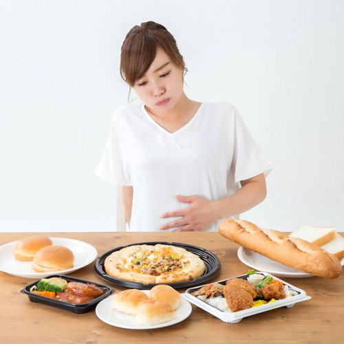 7 cách giảm đầy hơi sau bữa ăn