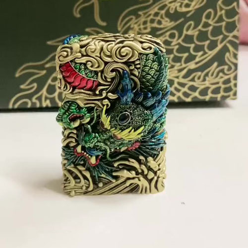 Chiếc bật lửa hoa văn hình rồng nhìn là mê