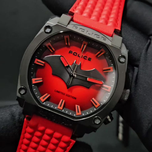 Chiếc đồng hồ cảnh sát mang biểu tượng Batman
