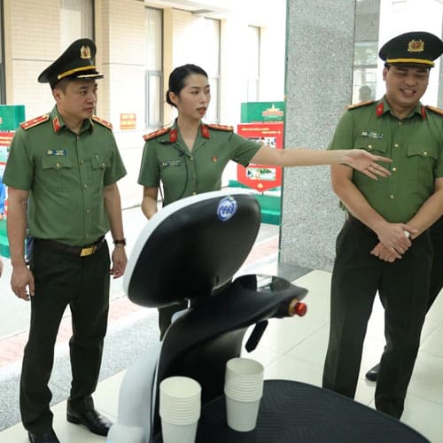 Công an TPHCM Ra Mắt Robot Hỗ Trợ Tiếp Dân – Bước Tiến Công Nghệ Đột Phá 2025
