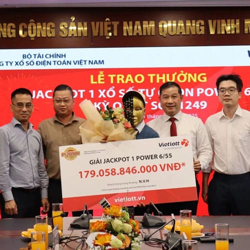 Giáo viên Đà Nẵng trúng Vietlott gần 180 tỷ đồng: Câu chuyện về sự may mắn và bình tĩnh đáng khâm phục
