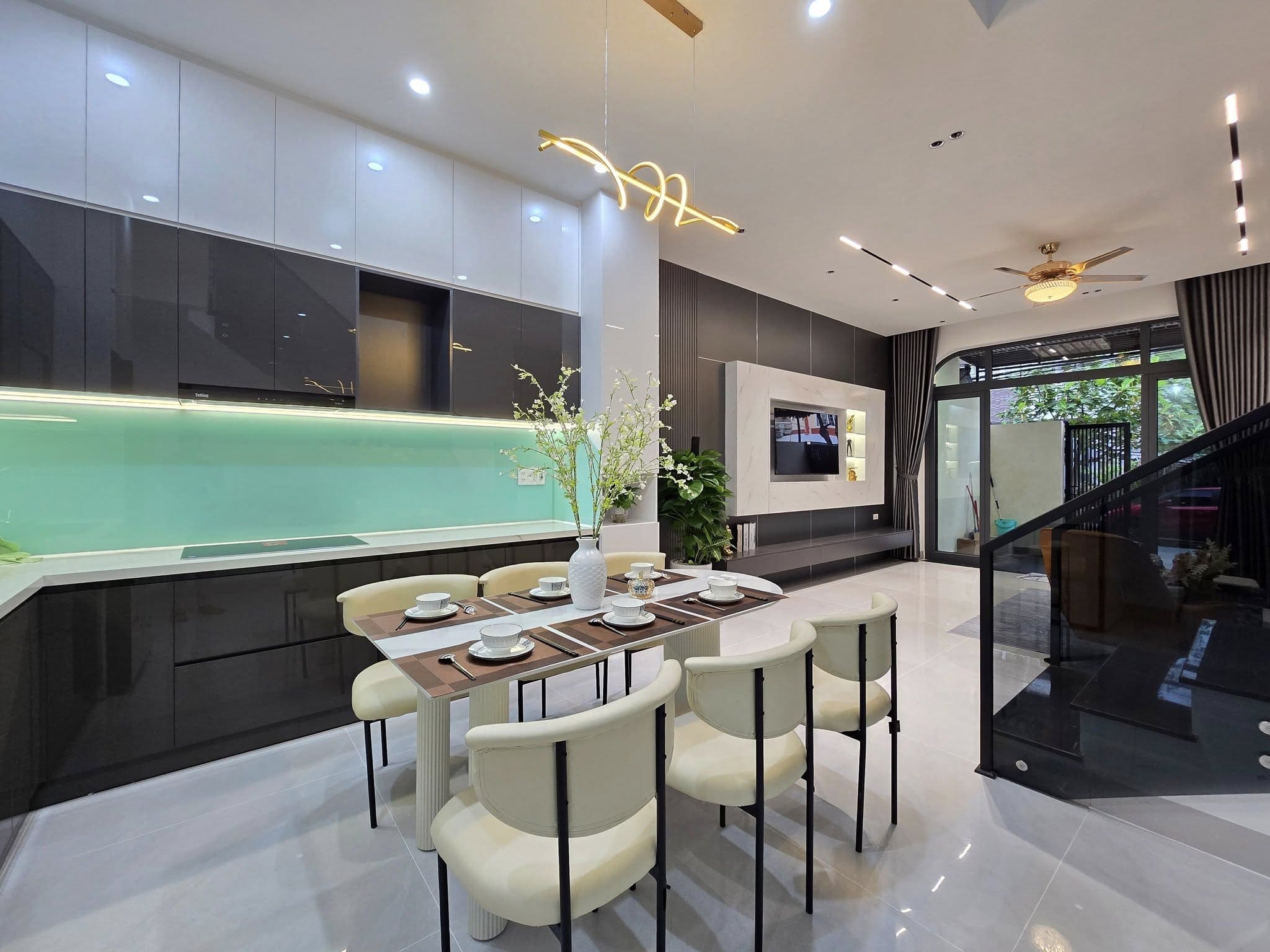 [Hình ảnh: hoan-thien-nha-200m²-sau-7-thang-thi-con...-ty-10.jpg]
