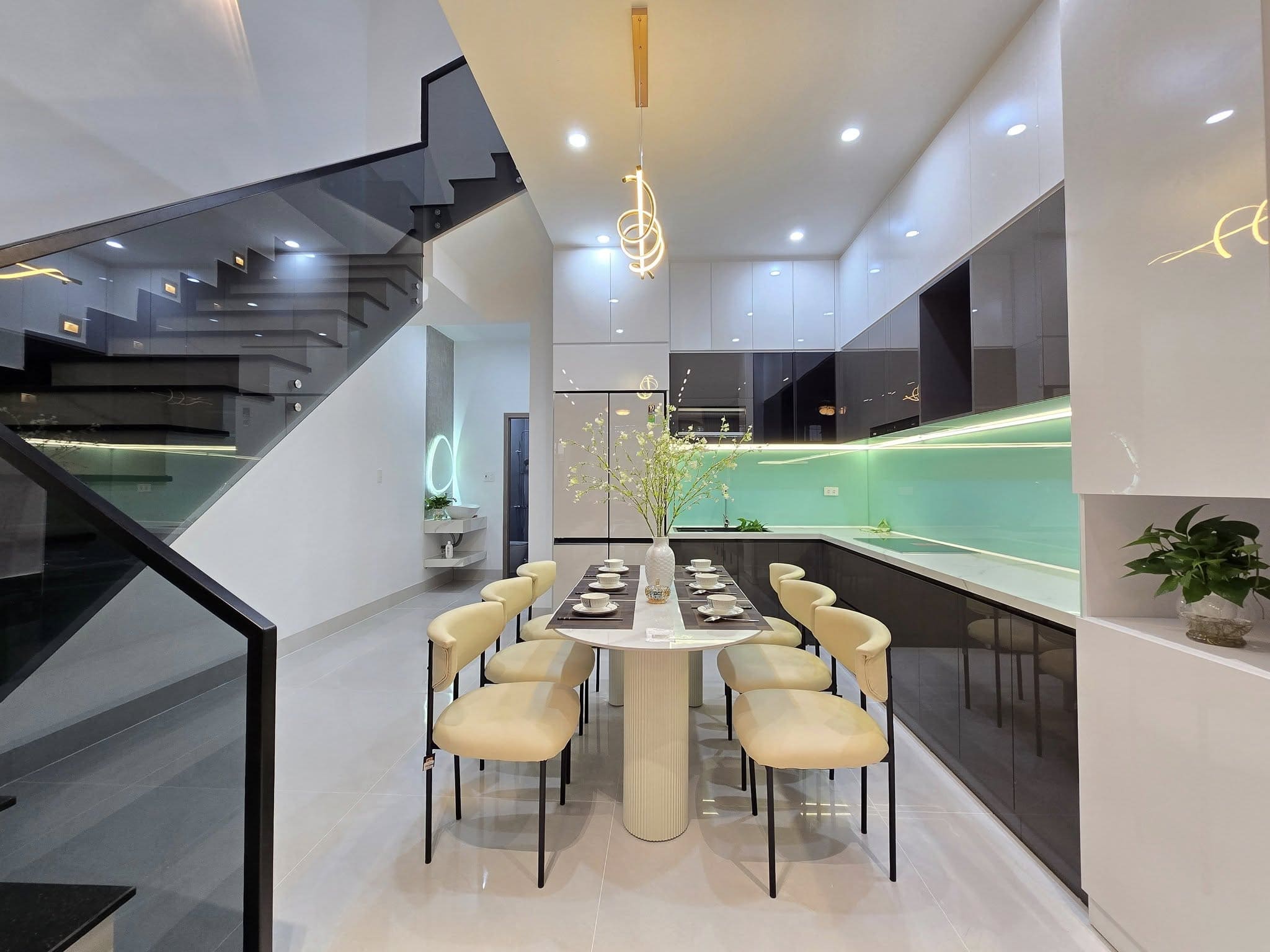 [Hình ảnh: hoan-thien-nha-200m²-sau-7-thang-thi-con...2-ty-9.jpg]