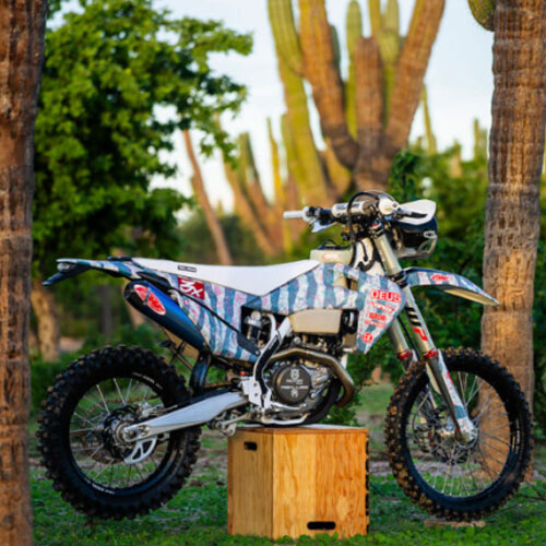 Husqvarna FE 450 độ phong cách đường đua ấn tượng của DEUS EX MACHINA