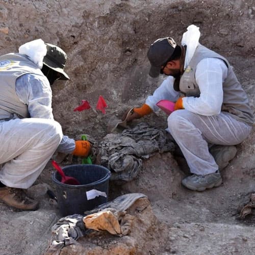 Iraq khai quật hố chôn tập thể nghi có 4.000 nạn nhân do IS sát hại