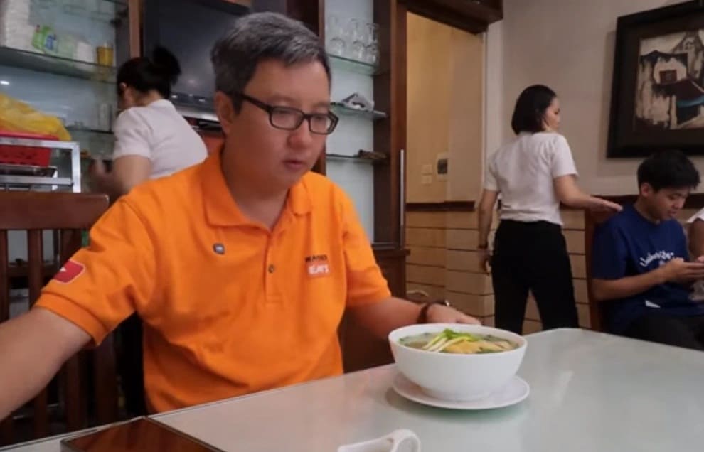 Khách Malaysia ăn phở Hà Nội đáng giá