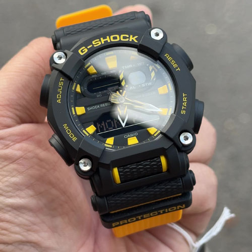 Mẫu đồng hồ G-shock màu vàng đen nhìn là ghiền