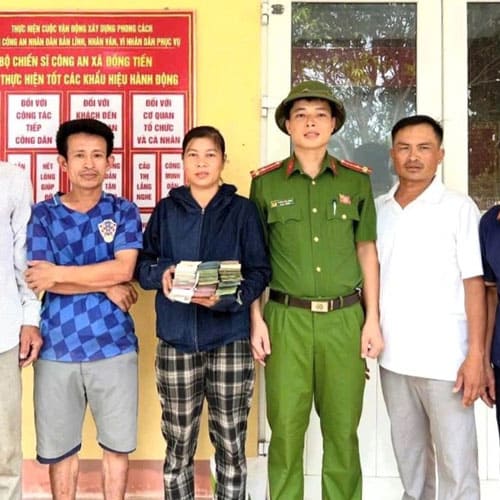 Phát hiện nhiều túi bóng chứa hơn 100 triệu đồng trong bão bualoi, người dân hà tĩnh nhặt được 110 triệu đồng trả lại cho tiểu thương
