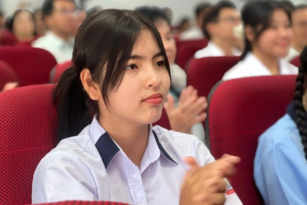 Cảnh báo thói quen dùng mạng xã hội sai cách của sinh viên