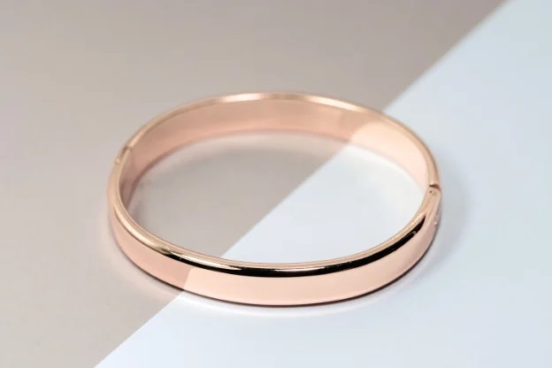 [Hình ảnh: vang-hong-rose-gold.jpg]
