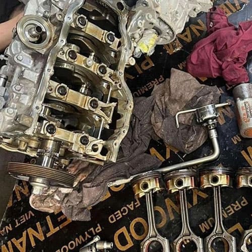 Xe bị thủy kích mất giá nặng giữa mùa mưa bão dù đã chạy chữa