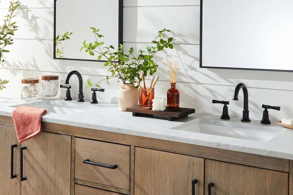 Bí quyết giữ phòng tắm luôn gọn gàng thơm tho chỉ với vài phút mỗi ngày