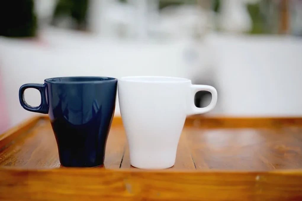Góc sách nấu ăn nhỏ trên nóc tủ lạnh