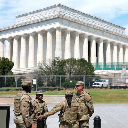 800 Vệ binh quốc gia được điều tới Washington theo lệnh của ông Trump