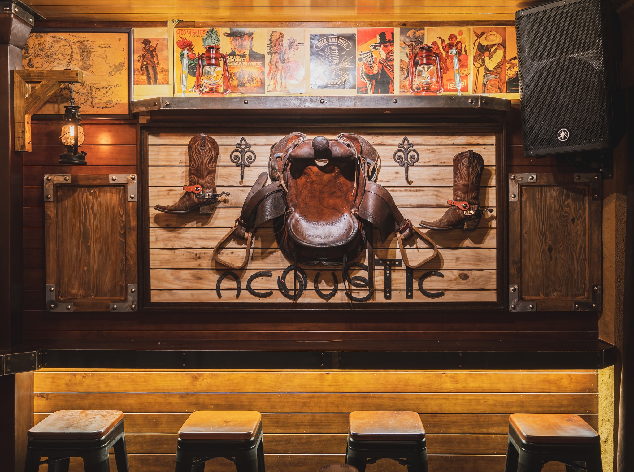 Acoustic Bar Thảo Điền – Trải Nghiệm Quán Rượu Viễn Tây Độc Đáo Giữa Lòng Sài Gòn 6