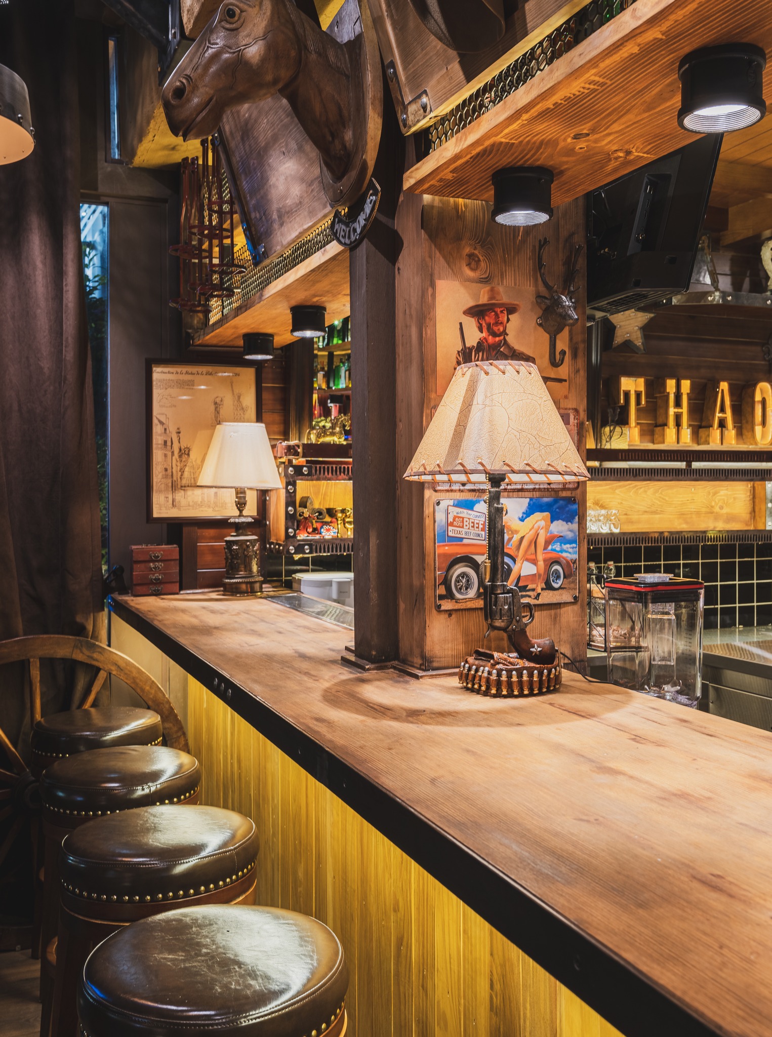 Acoustic Bar Thảo Điền – Trải Nghiệm Quán Rượu Viễn Tây Độc Đáo Giữa Lòng Sài Gòn 7