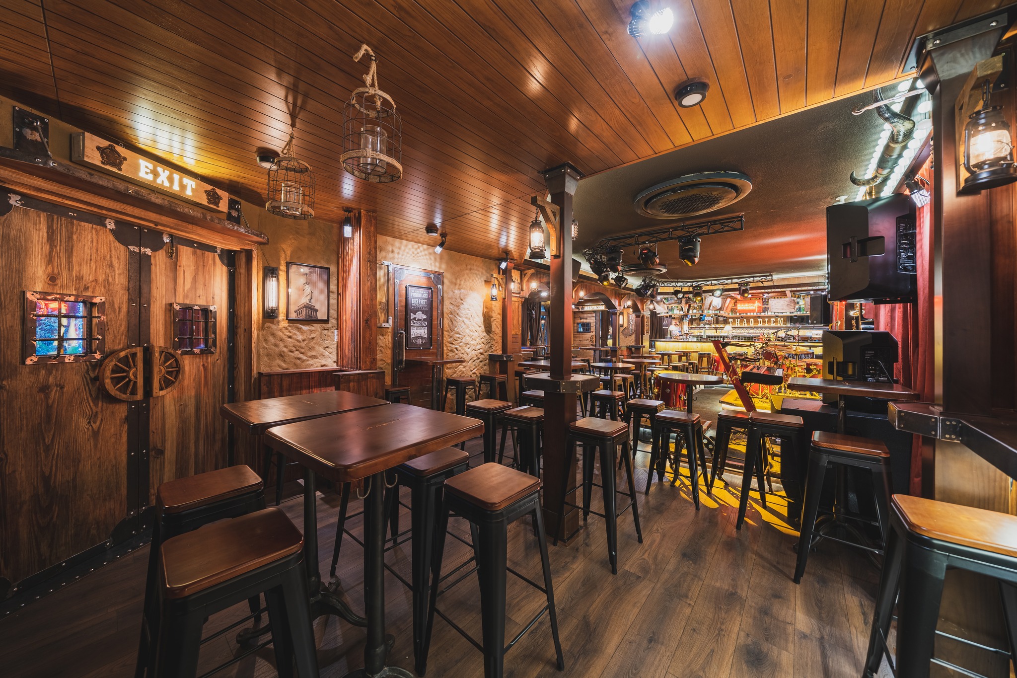 Acoustic Bar Thảo Điền – Trải Nghiệm Quán Rượu Viễn Tây Độc Đáo Giữa Lòng Sài Gòn 8