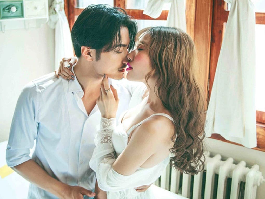 Tình yêu bế tắc vì thiếu thân mật bạn trai sốc trước hành động lạ của bạn gái, giải pháp giữ lửa hạnh phúc lứa đôi bền chặt