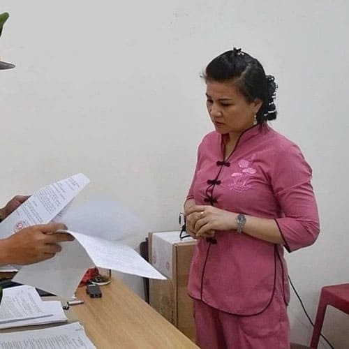 Bé 14 Tháng Tuổi Tử Vong Sau Khi Bị Bảo Mẫu Ném Xuống Nền – Lời Khai Đầy Phẫn Nộ Từ Chủ Nhóm Giữ Trẻ