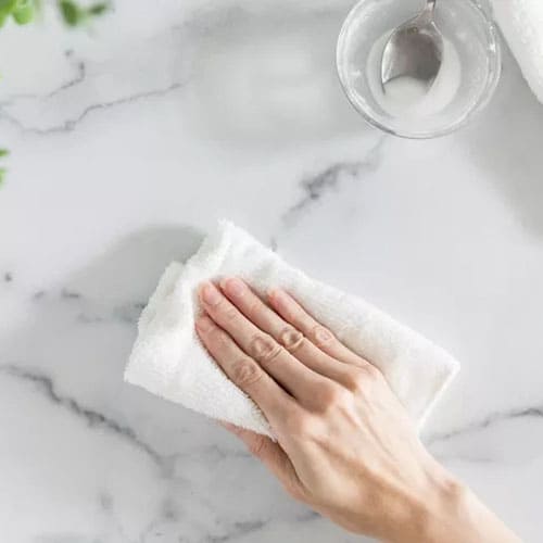 Bí kíp 5 phút giữ mặt bếp thạch anh sáng bóng mà không tốn sức