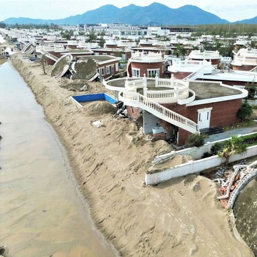 Biệt thự ven biển Xuân Thành đổ sập sau bão Bualoi: Dấu hỏi lớn về việc chưa xây kè bảo vệ