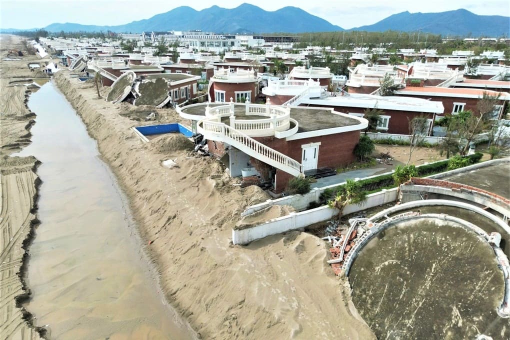 Biệt thự ven biển Xuân Thành đổ sập sau bão Bualoi,Nghi vấn chưa xây kè chắn sóng,Sở Xây dựng Hà Tĩnh vào cuộc kiểm tra