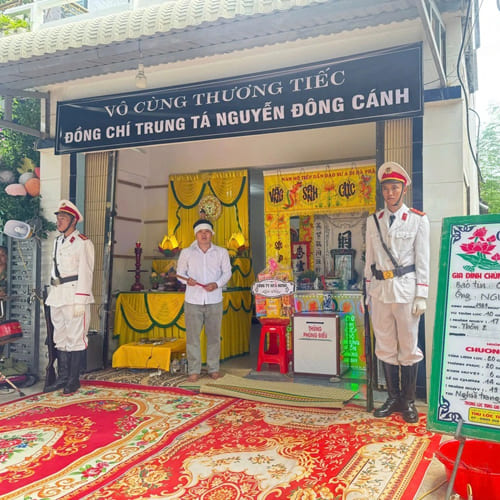 Bộ trưởng bộ công an truy thăng cấp bậc hàm cho thiếu tá hy sinh