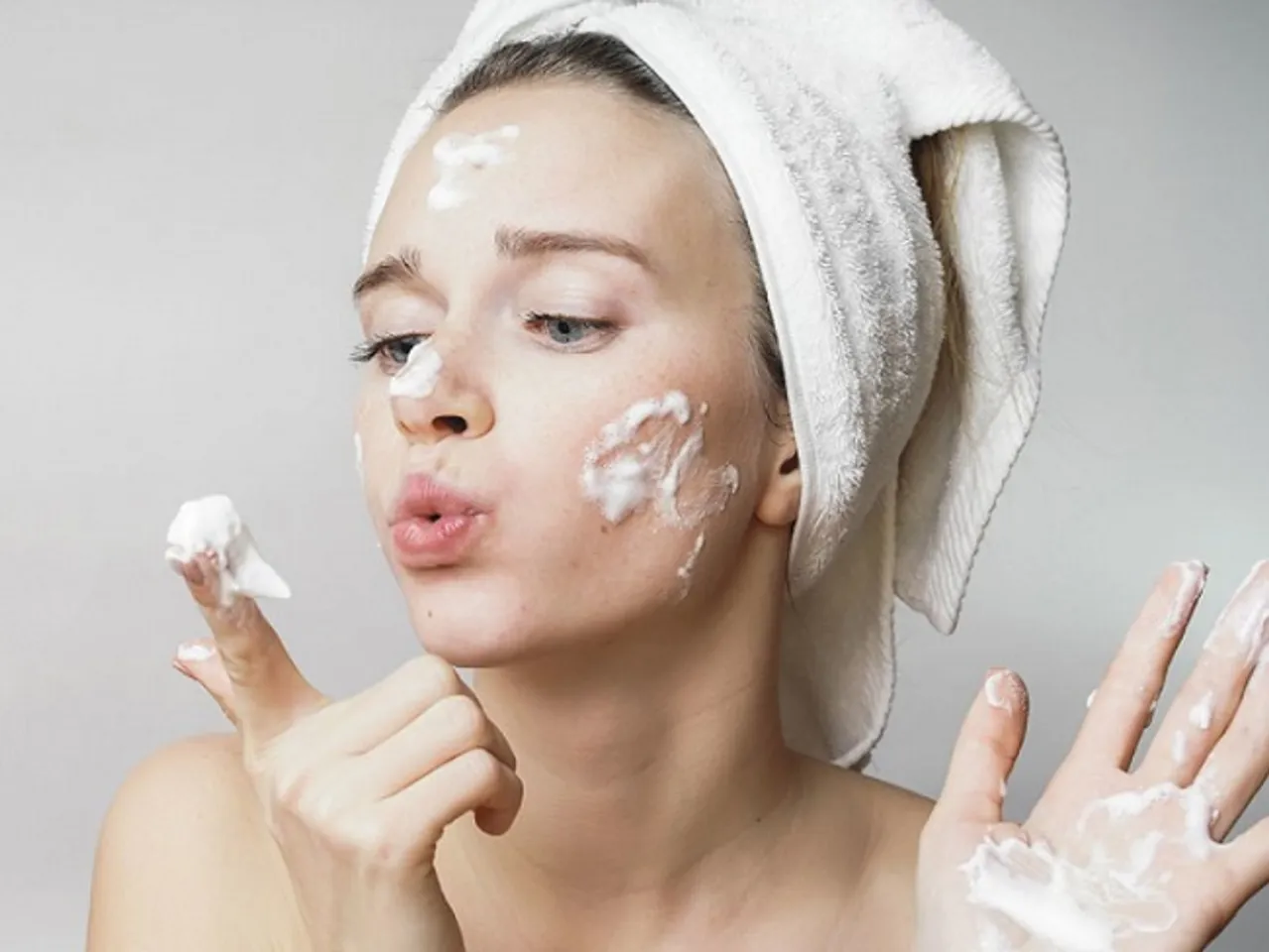 Cách dùng serum hiệu quả cho làn da căng mướt tự nhiên 2