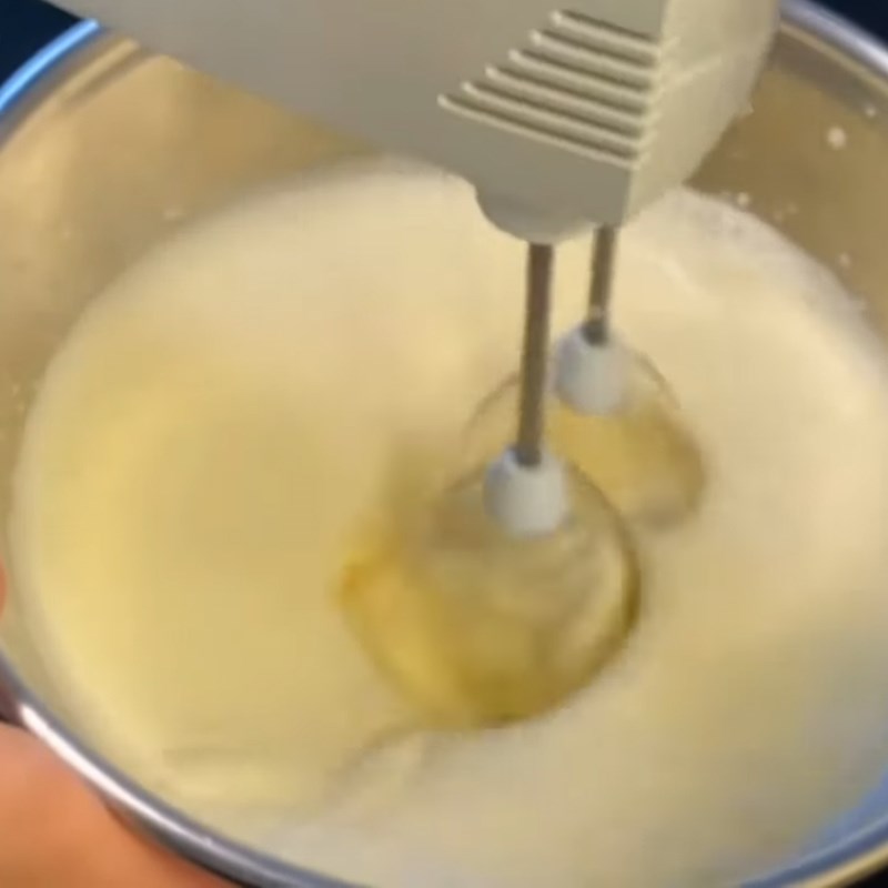 Cách làm bánh crepe lá dứa nhân kem chuối thơm ngon, lạ miệng ăn là ghiền 11