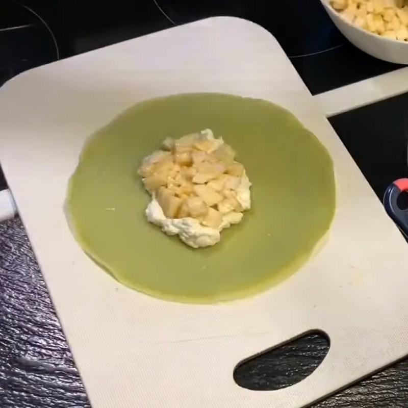 Cách làm bánh crepe lá dứa nhân kem chuối thơm ngon, lạ miệng ăn là ghiền 13