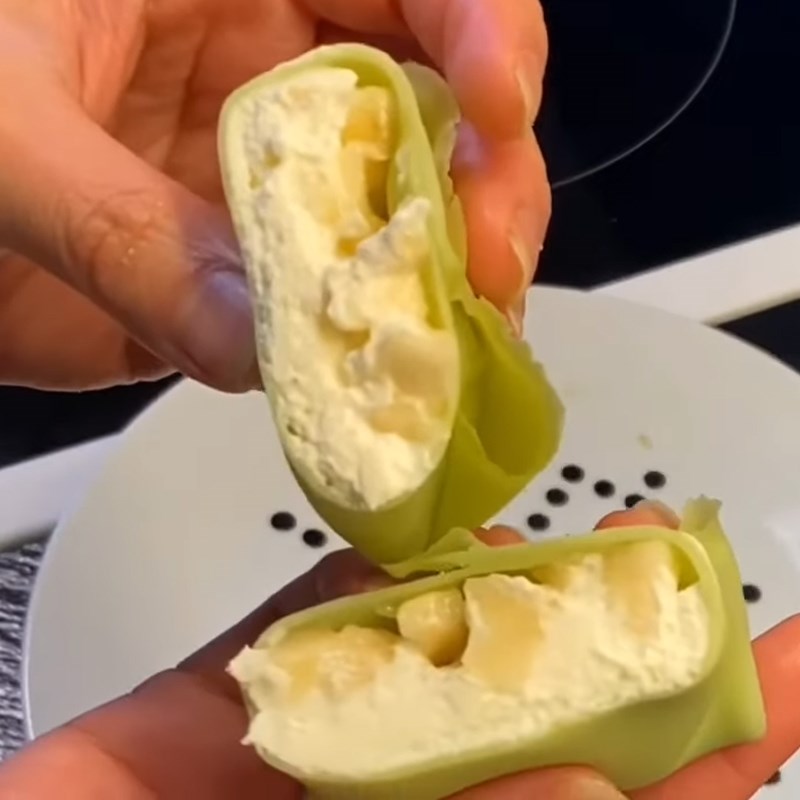 Cách làm bánh crepe lá dứa nhân kem chuối thơm ngon, lạ miệng ăn là ghiền 17