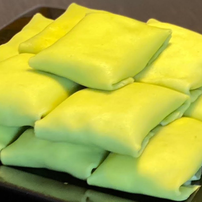 Cách làm bánh crepe lá dứa nhân kem chuối thơm ngon, lạ miệng ăn là ghiền