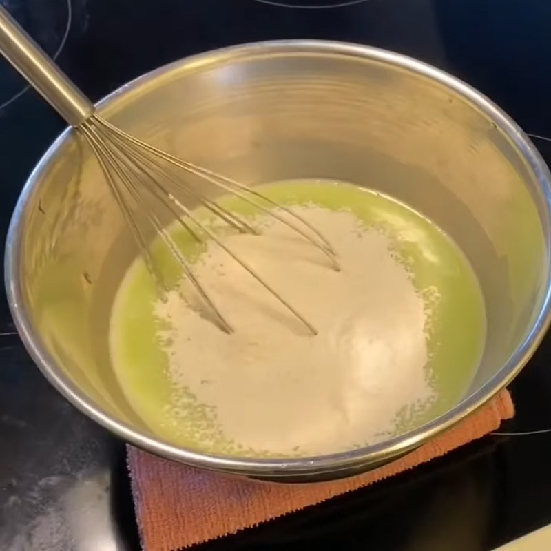 Cách làm bánh crepe lá dứa nhân kem chuối thơm ngon, lạ miệng ăn là ghiền 6
