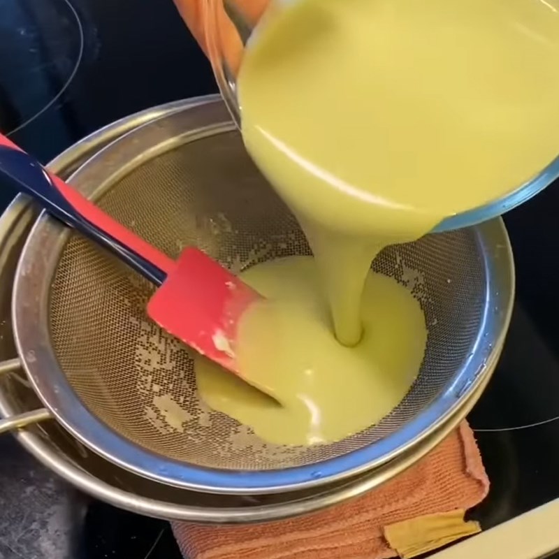 Cách làm bánh crepe lá dứa nhân kem chuối thơm ngon, lạ miệng ăn là ghiền 8