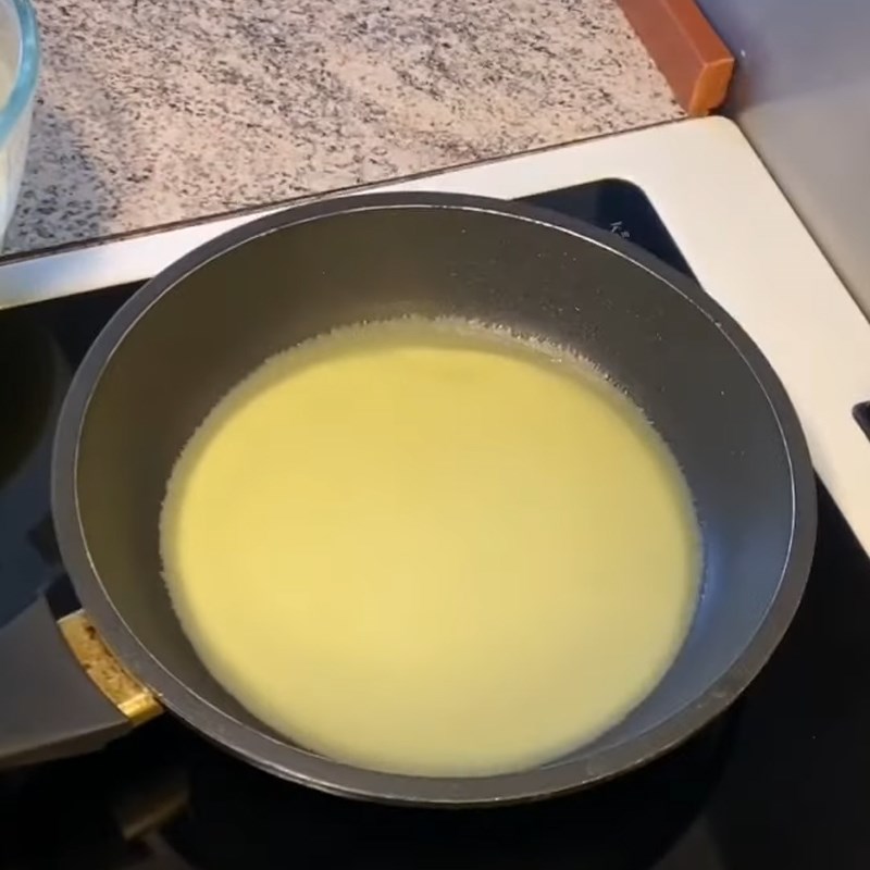 Cách làm bánh crepe lá dứa nhân kem chuối thơm ngon, lạ miệng ăn là ghiền 9