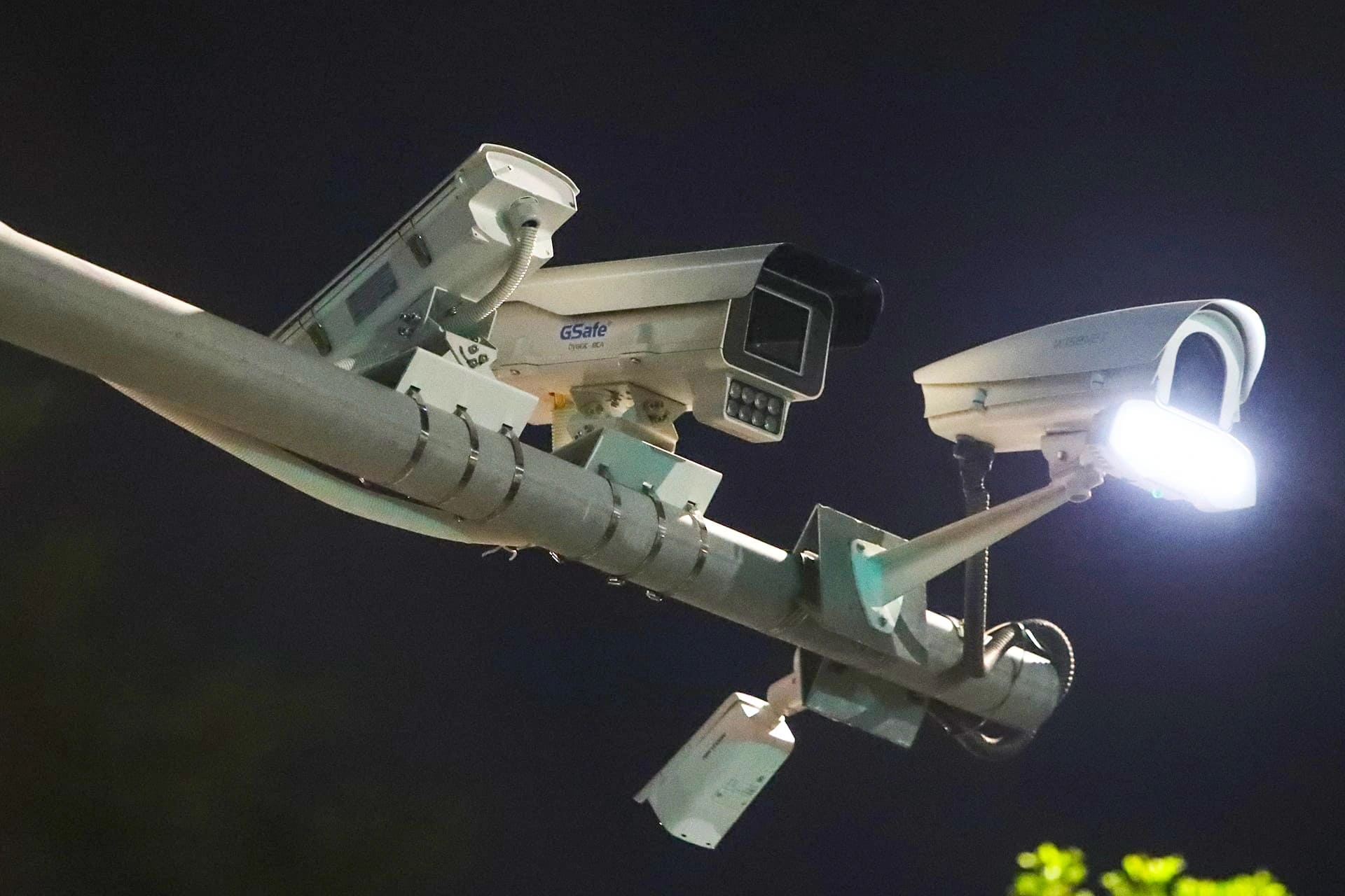 Camera giám sát giao thông AI hiện đại phát hiện vi phạm chuẩn xác