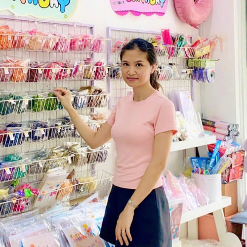 Chủ tiệm rơi nước mắt vì câu nói của hàng xóm sau 7 năm đỗ xe nhờ