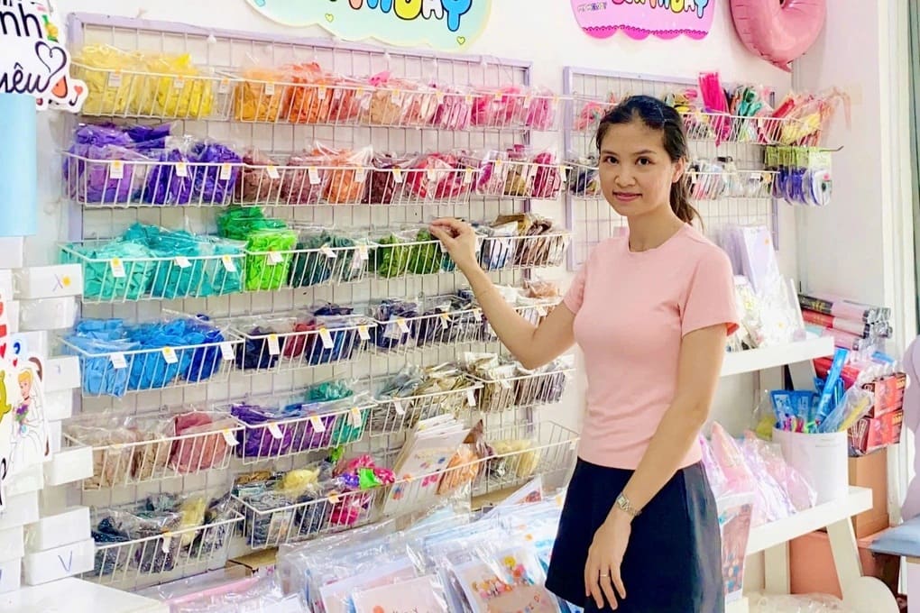 Người hàng xóm tốt bụng khiến chủ tiệm xúc động giữa Sài Gòn