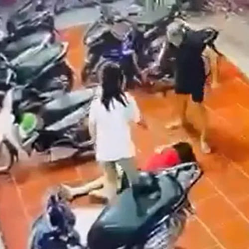 Cô gái bị bạn trai hành hung trước quán bi a ở Hà Nội