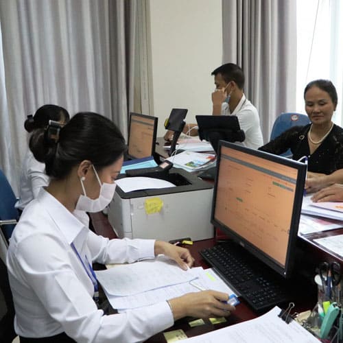 Công chức xã nghỉ việc vẫn làm bí thư chi bộ thôn vẫn được hưởng phụ cấp theo quy định hiện hành