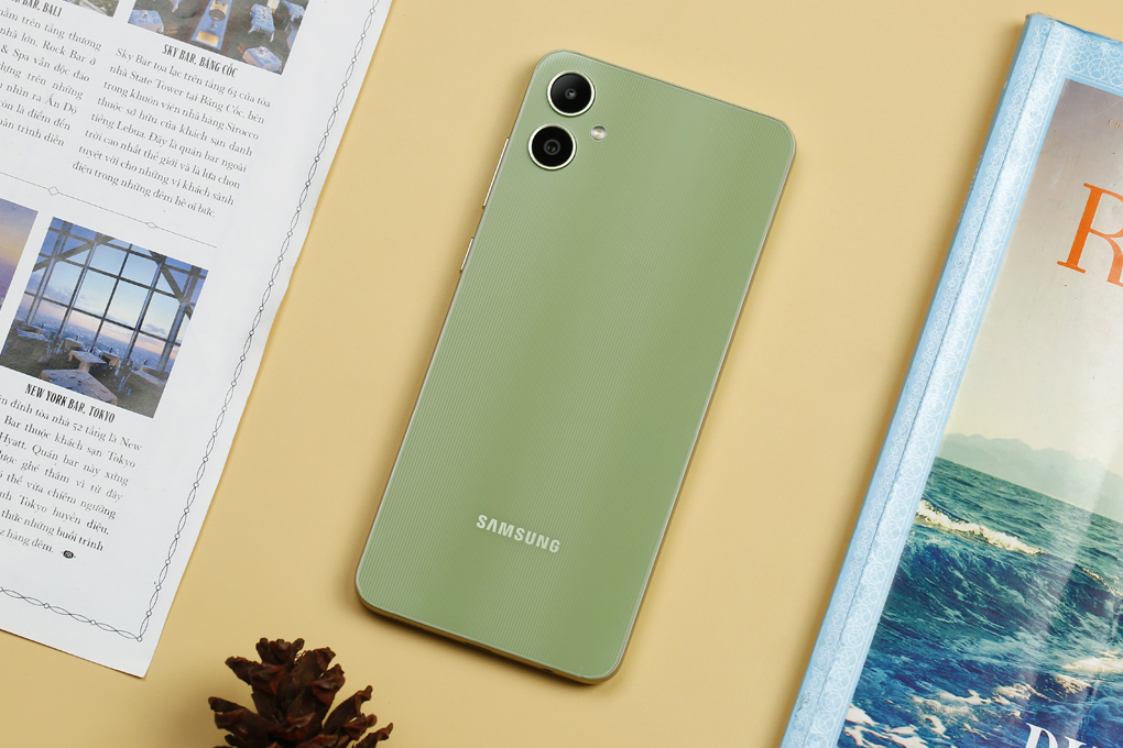 Điện thoại Samsung Galaxy A05 6GB 128GB 7