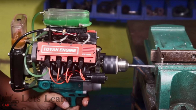 Động cơ V8 đã hiếm, máy khoan cầm tay V8 mới lạ và còn hiếm hơn 1