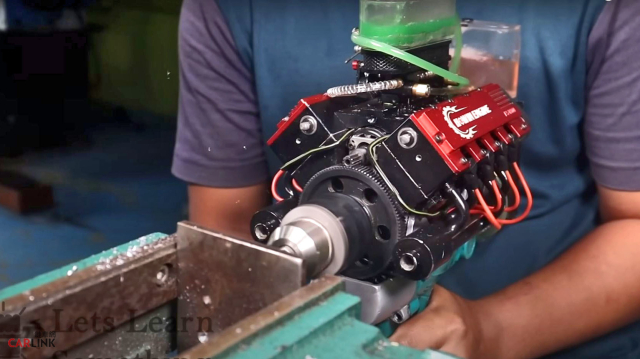 Động cơ V8 đã hiếm, máy khoan cầm tay V8 mới lạ và còn hiếm hơn 3