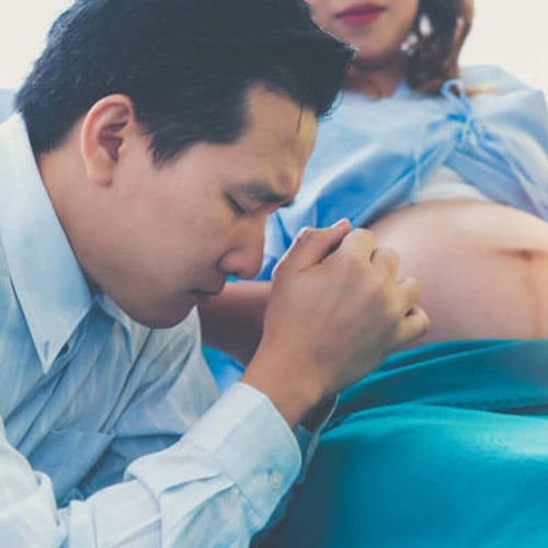 Đưa nhân tình đi đẻ, tôi tái mặt khi gặp một người trước cửa phòng hộ sinh
