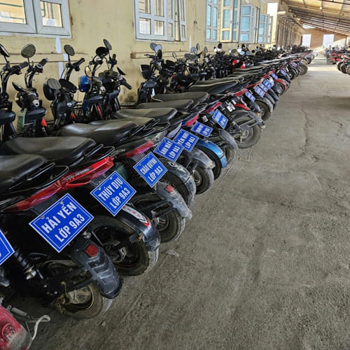 Gần 400 học sinh gắn biển tên lên xe đạp điện gây sốt mạng xã hội