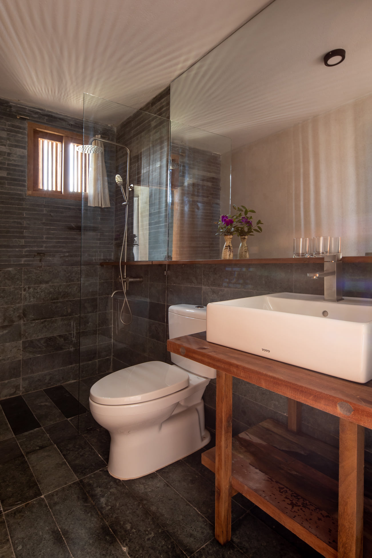 Hachi Homestay & Spa – Phòng Pomelo Queen Room: Trải Nghiệm Nghỉ Dưỡng Tinh Tế 13