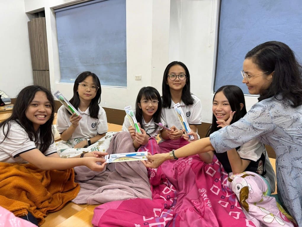 Trường học tổ chức lưu trú cho học sinh vì ngập lụt