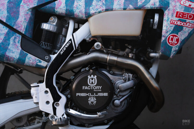 Husqvarna FE 450 độ phong cách đường đua ấn tượng của DEUS EX MACHINA 7