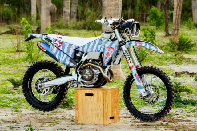 Husqvarna FE 450 độ phong cách đường đua ấn tượng của DEUS EX MACHINA 8