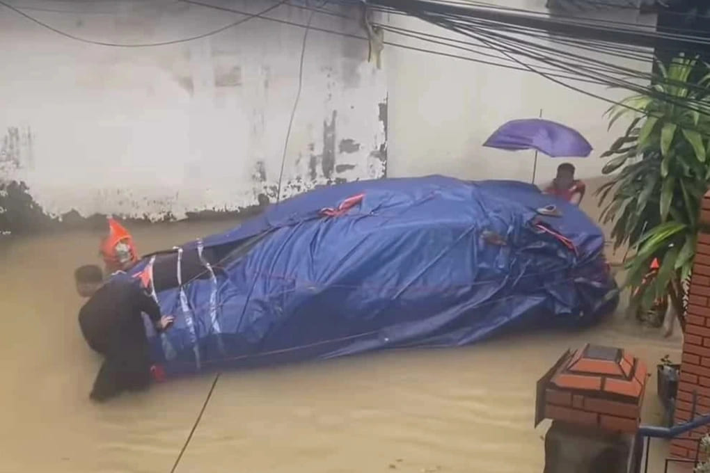 Cách dùng bạt chống ngập ô tô tiết kiệm mà hiệu quả trong mùa mưa bão